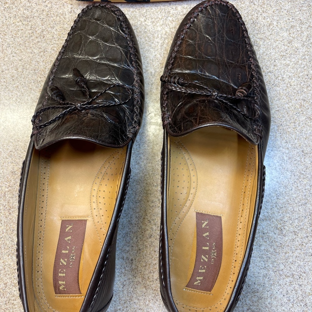 MEZLAN SHOES SIZE 10 1/2 M.  BLACK WITH BRAIDED BOW.  CROCODILE - Picture 14 of 16